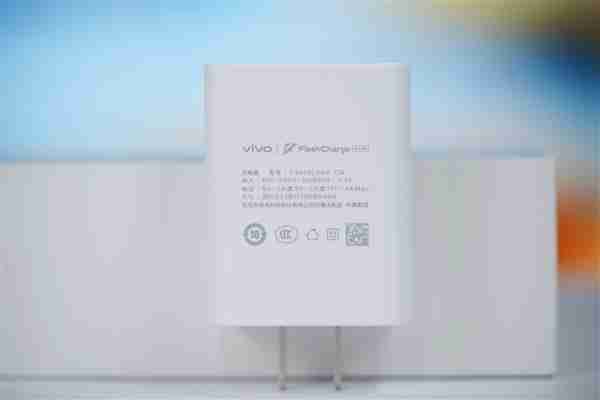 清新美背种草了!vivo Y300图赏