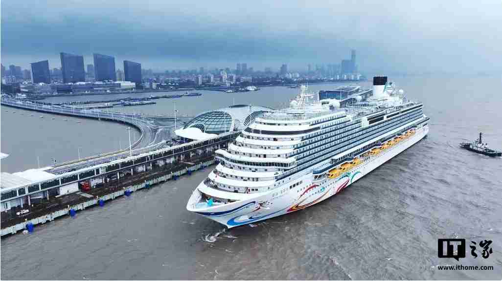 第二艘国产大型邮轮“爱达・花城号”进入总装搭载加速期,计划 2026 年底交付