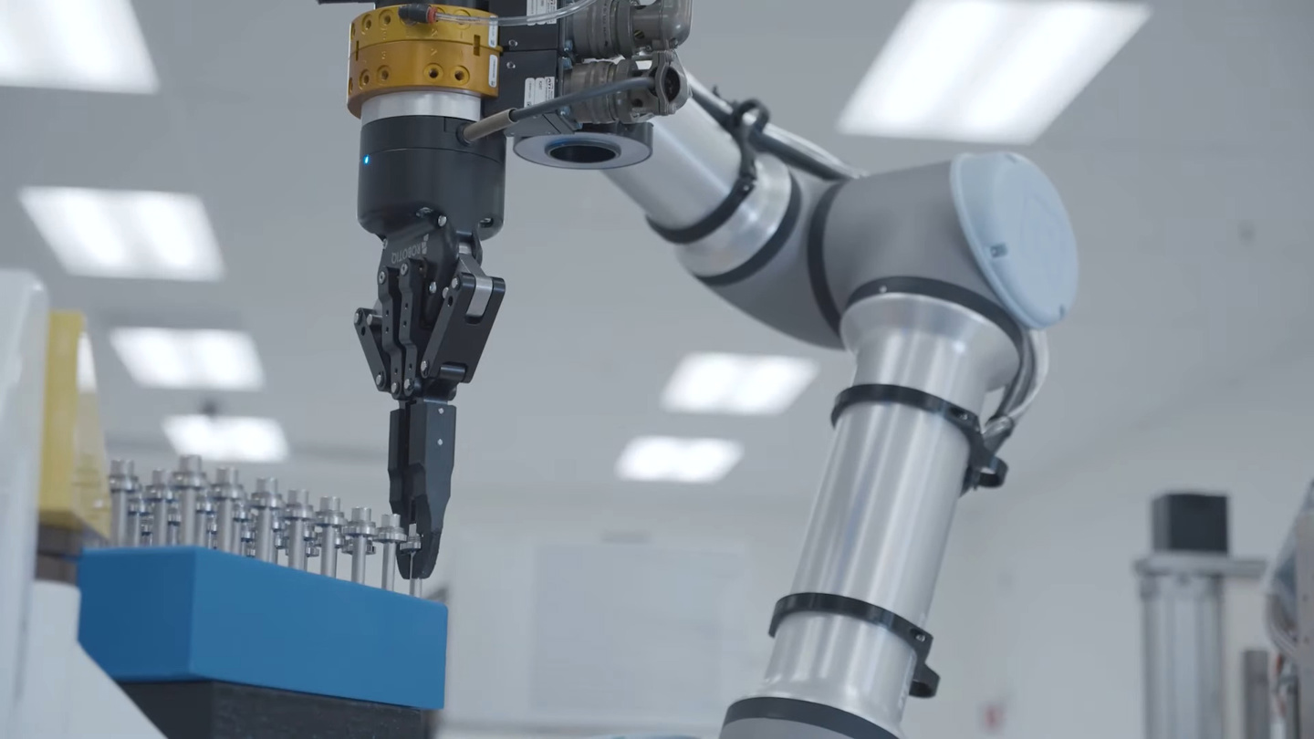 泛林介绍世界首款半导体制造设备维护专用协作机器人 Dextro,已获多家晶圆厂应用 泛林介绍世界首款半导体制造设备维护专用协作机器人 Dextro,已获多家晶圆厂应用