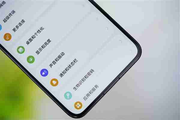 手感绝佳小直屏！华为Mate 70曜石黑图赏