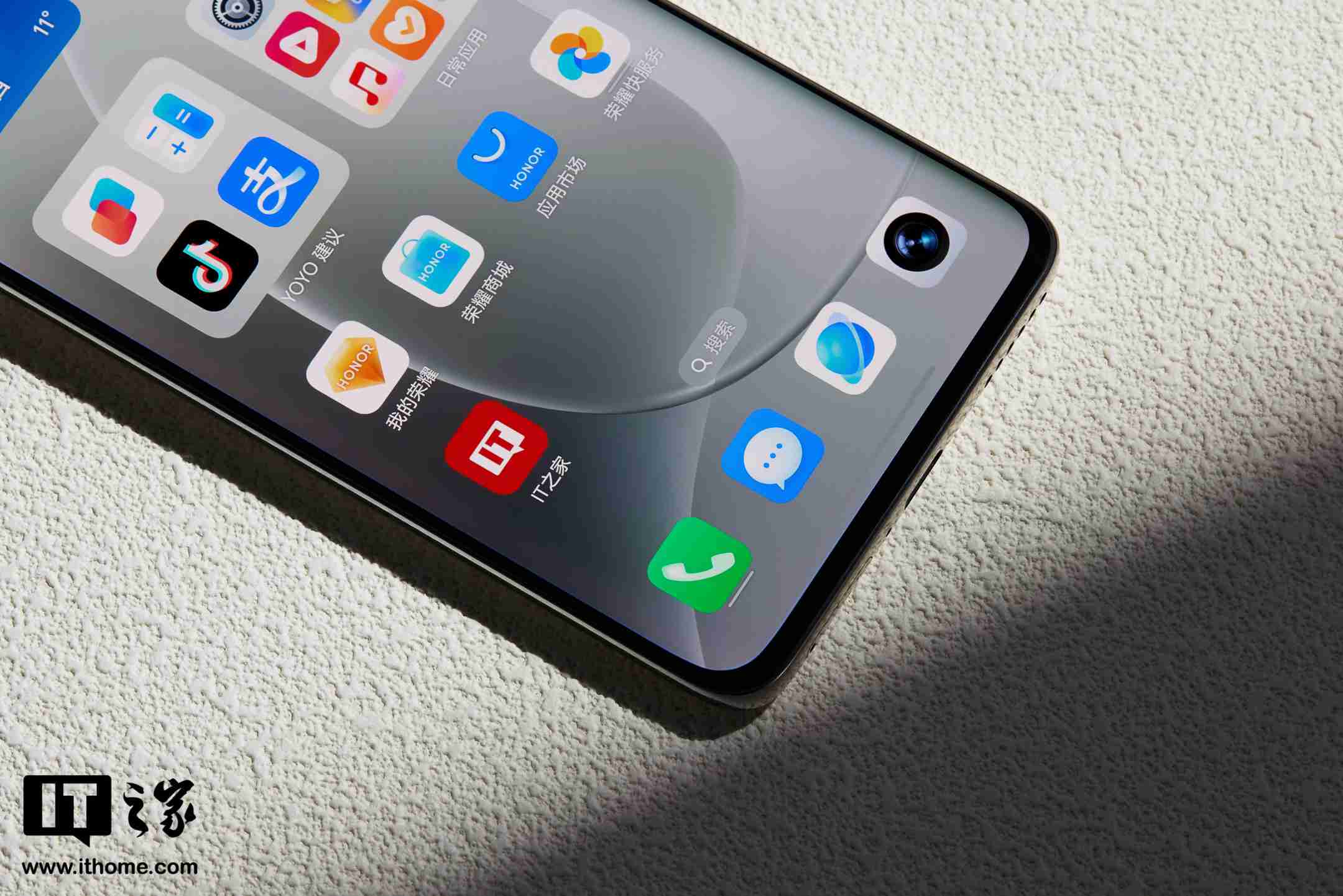 荣耀 300 系列手机图赏：首次引入 Ultra，浮雕印花，大自然美学