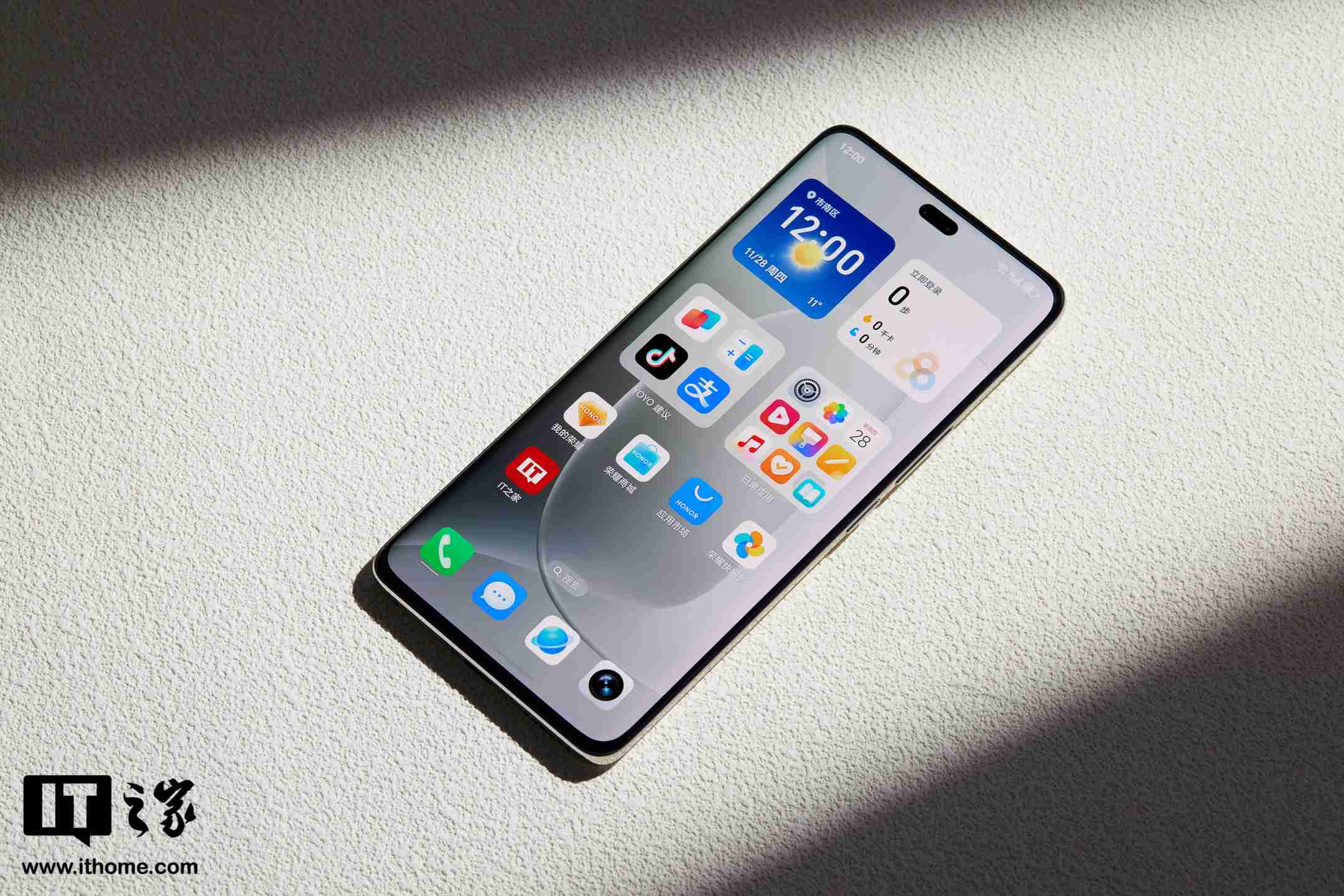 荣耀 300 系列手机图赏：首次引入 Ultra，浮雕印花，大自然美学