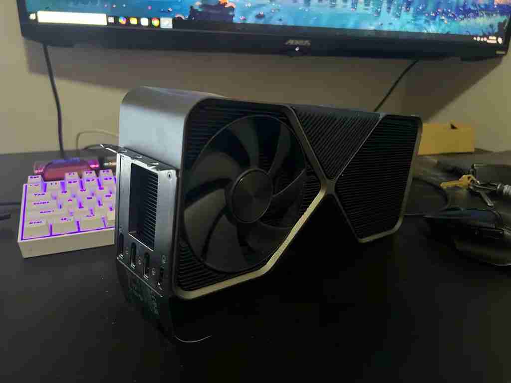 巨无霸：英伟达 RTX 4090 Ti 显卡再次曝光，四槽位设计