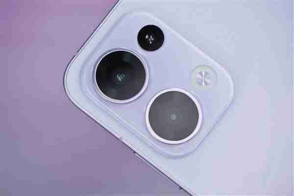 翅膀纹理灵动吸睛！OPPO Reno13图赏