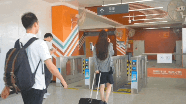 全国首创手机 UWB 无感支付:星纪魅族与深圳通合作,云巴一号线过闸门不用掏手机