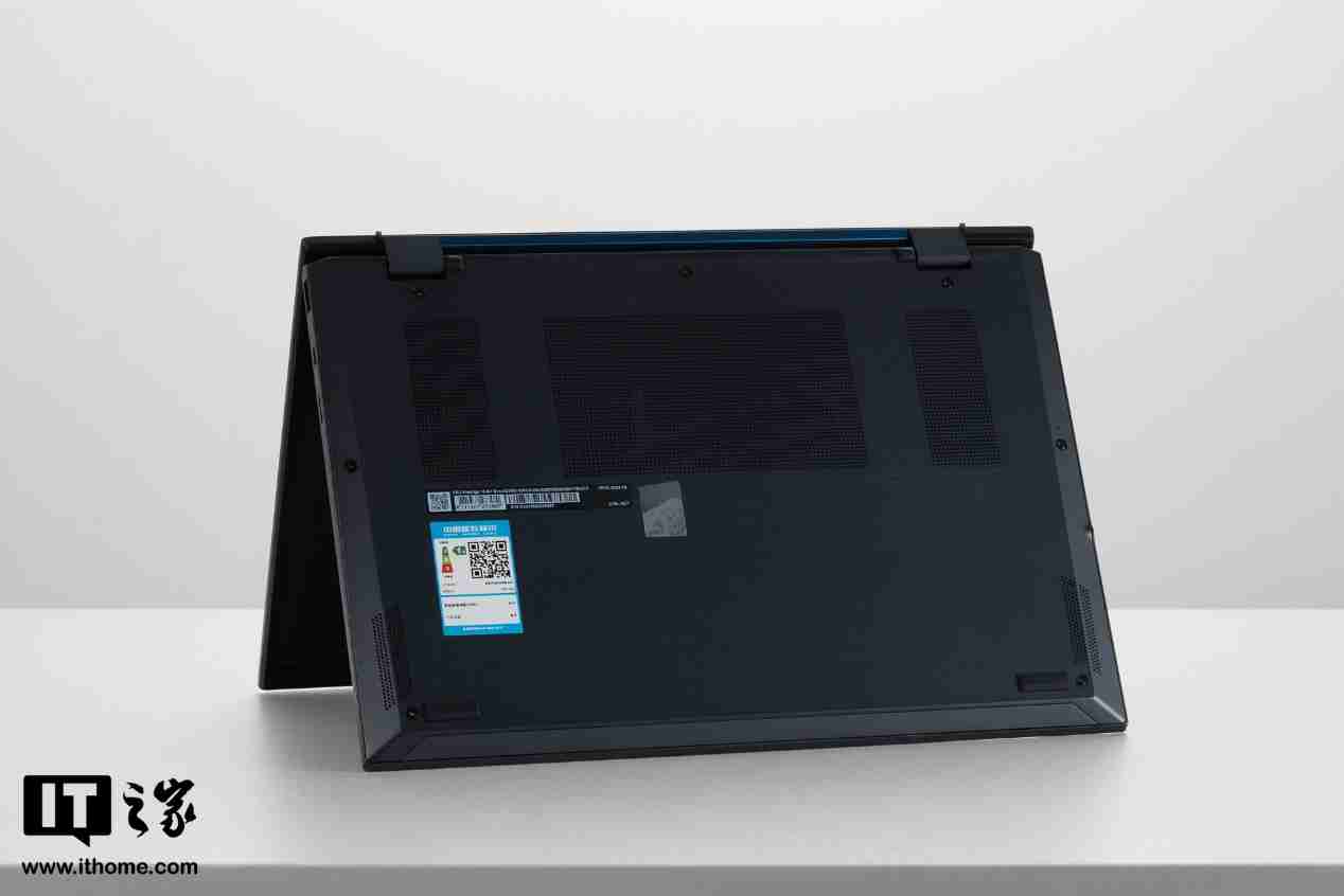 【IT之家开箱】微星尊爵 13 AI+ Evo 2024 图赏：990g 极致轻薄本