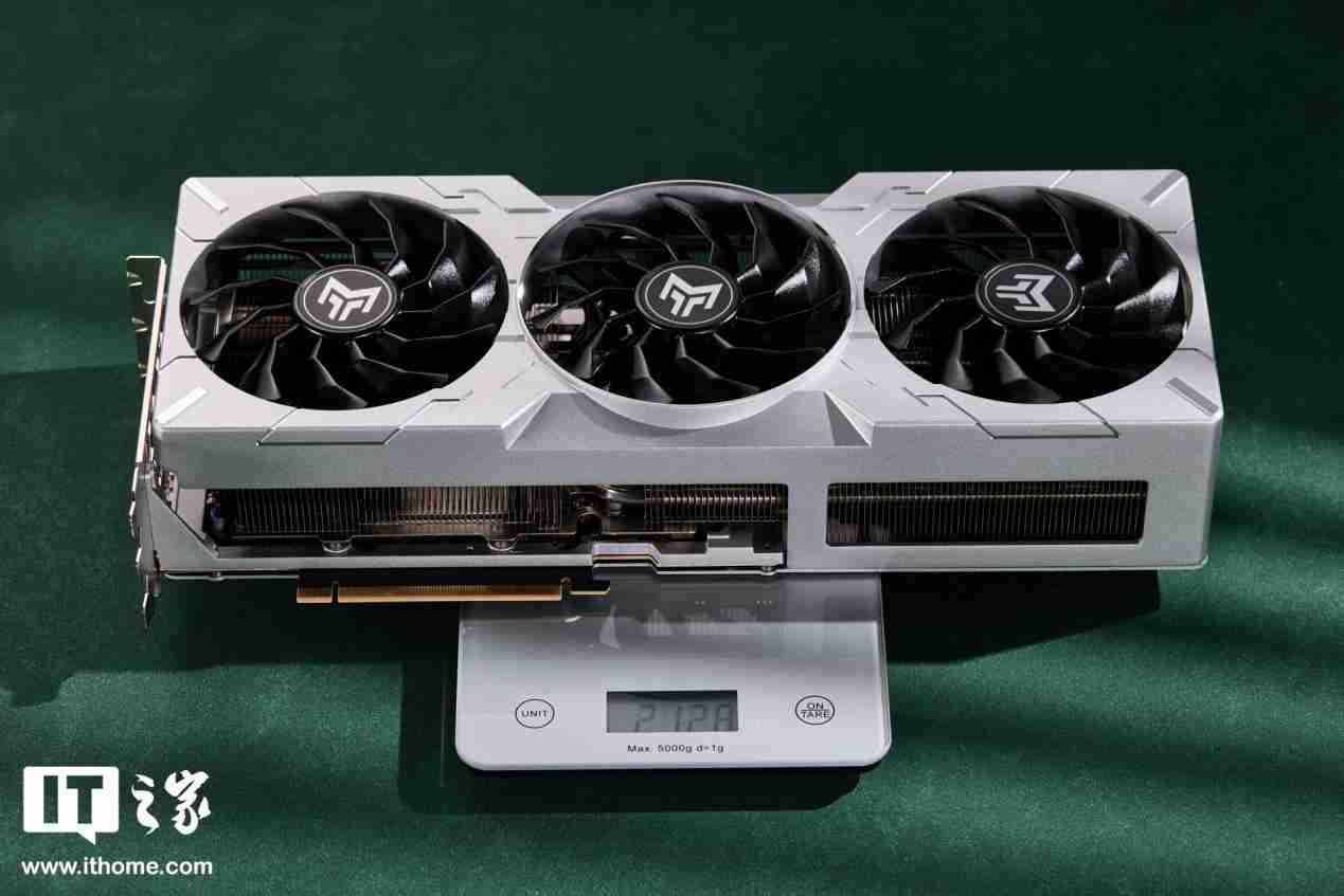 影驰 GeForce RTX 4070Ti SUPER 金属大师 Plus OC 评测：好散热榨干每一丝性能