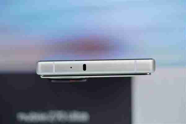 完美真全面屏!努比亚Z70 Ultra图赏