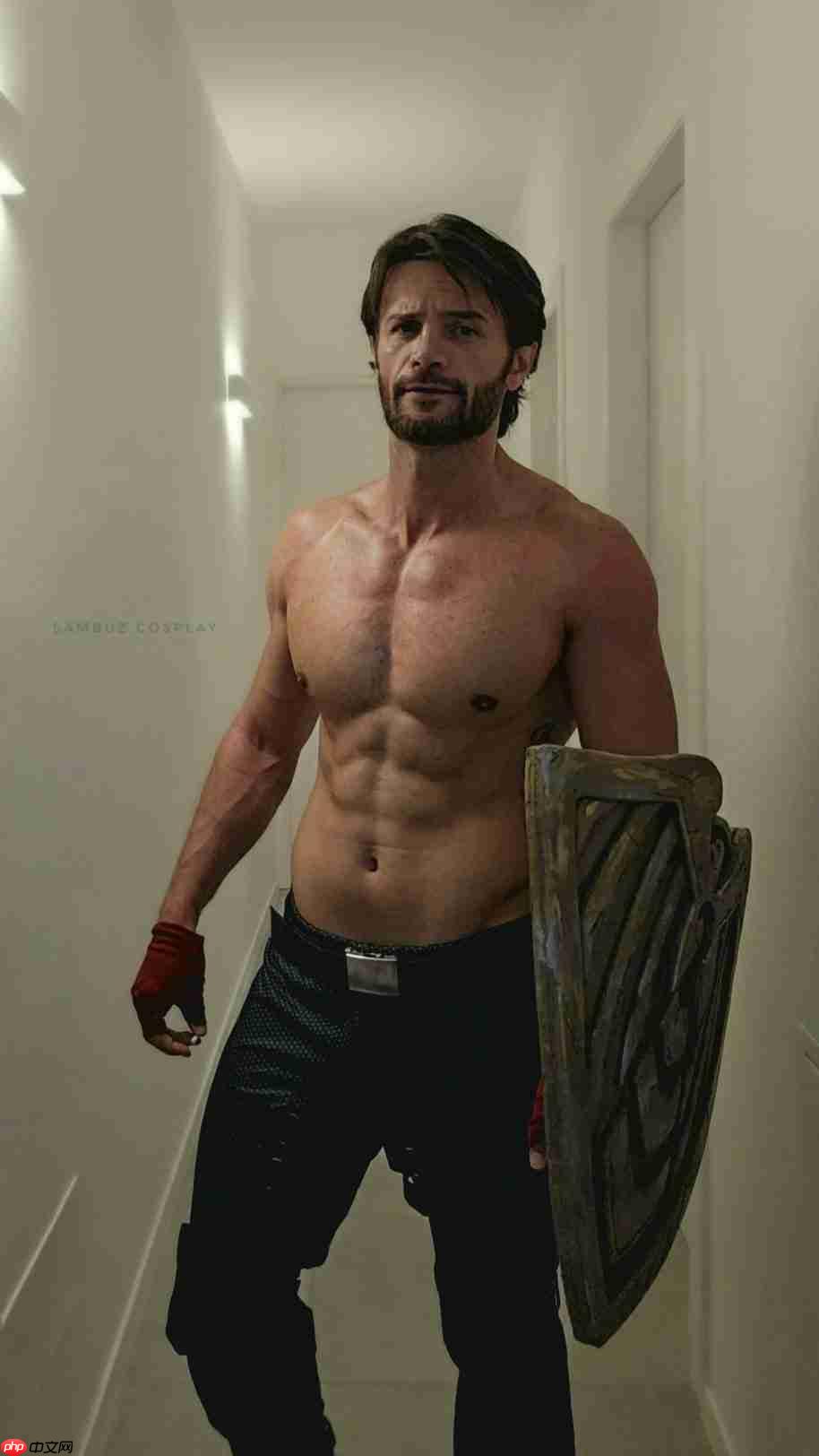 皮衣配圣诞帽！意大利Coser演绎《鬼泣5》圣诞但丁