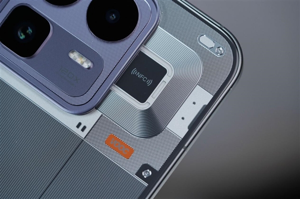 透明RGB光环 辨识度拉满!真我Neo8图赏