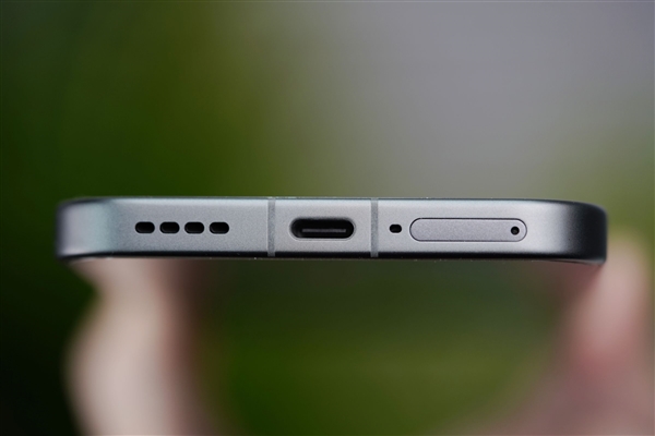 透明RGB光环 辨识度拉满!真我Neo8图赏