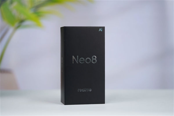 透明RGB光环 辨识度拉满!真我Neo8图赏