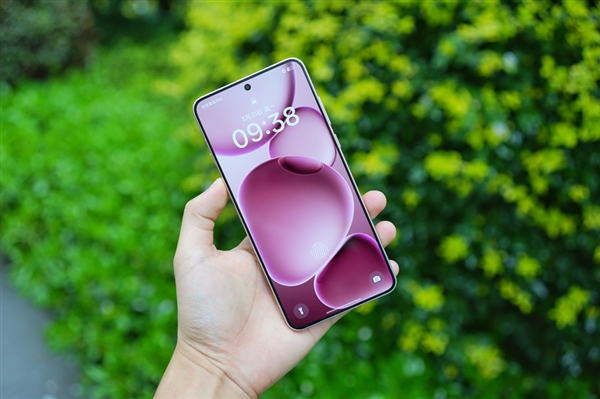 OPPO Find X9 Ultra渲染图出炉:金属+皮革双拼设计 神似相机