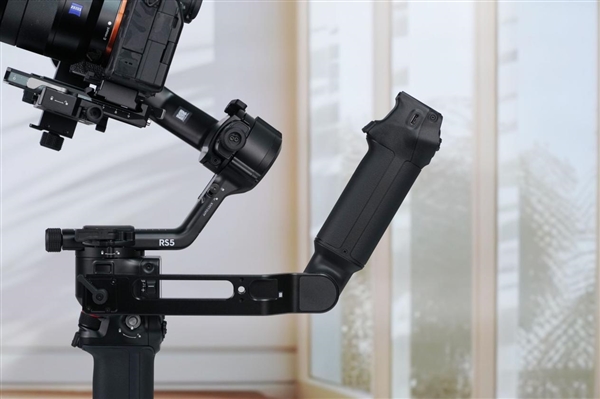 新一代相机增稳利器!大疆DJI RS 5手持云台稳定器图赏