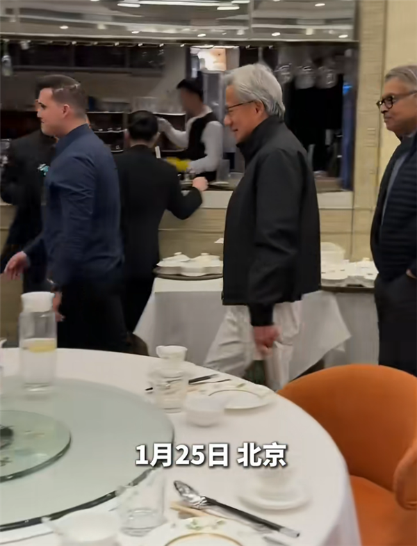 黄仁勋现身上海北京：一路吃、喝、逛、买