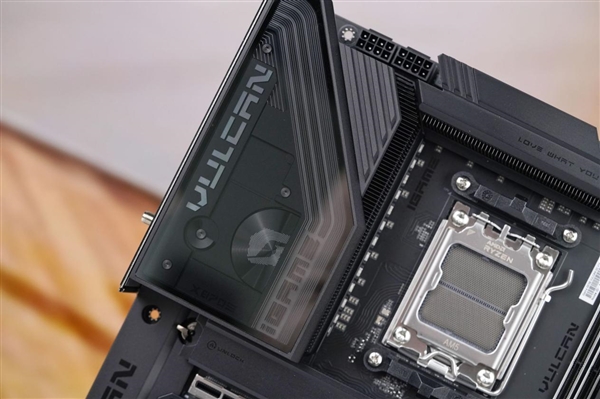 刷新超频记录!七彩虹iGame X870E Vulcan OC V14图赏