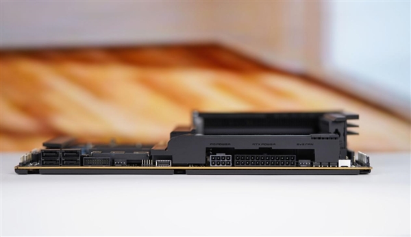 刷新超频记录!七彩虹iGame X870E Vulcan OC V14图赏