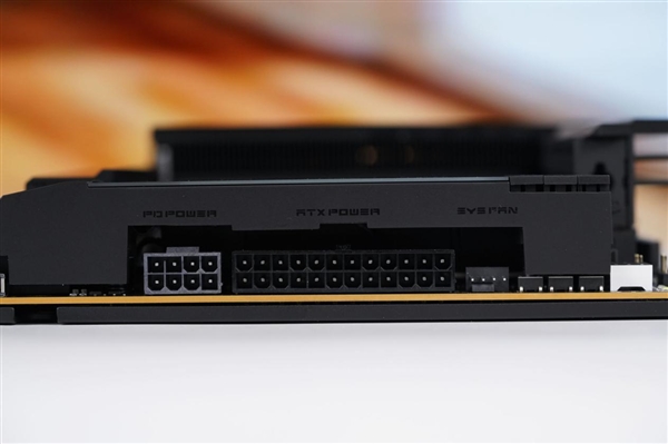 刷新超频记录!七彩虹iGame X870E Vulcan OC V14图赏