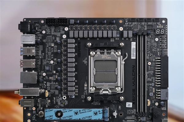 刷新超频记录!七彩虹iGame X870E Vulcan OC V14图赏