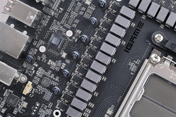 刷新超频记录!七彩虹iGame X870E Vulcan OC V14图赏