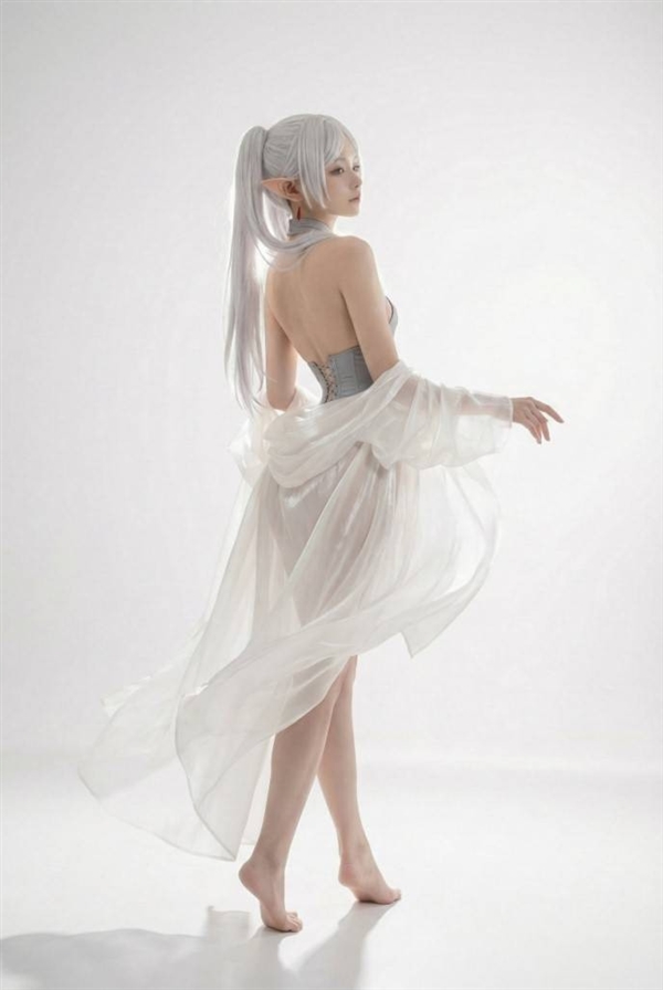 大神用AI制作《芙莉莲》Cos图:媲美真人