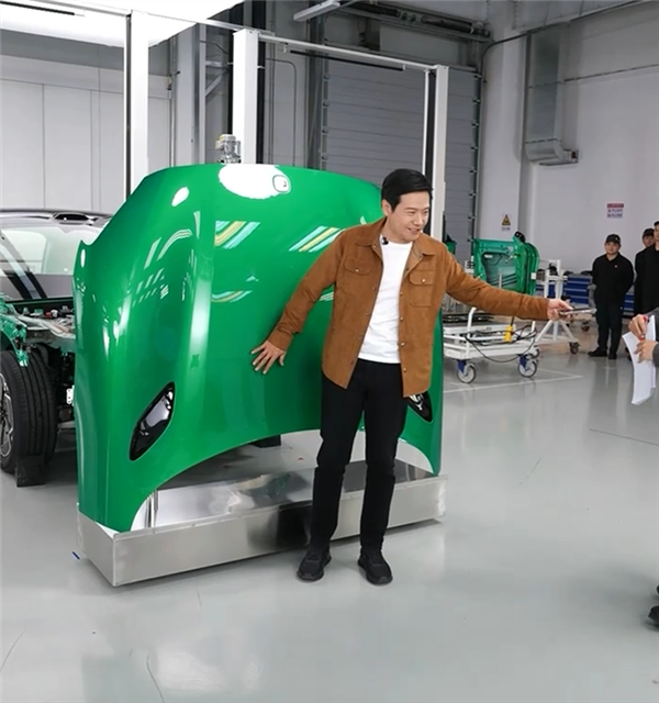 雷军官宣明晚直播：带大家参观小米汽车工厂实验室