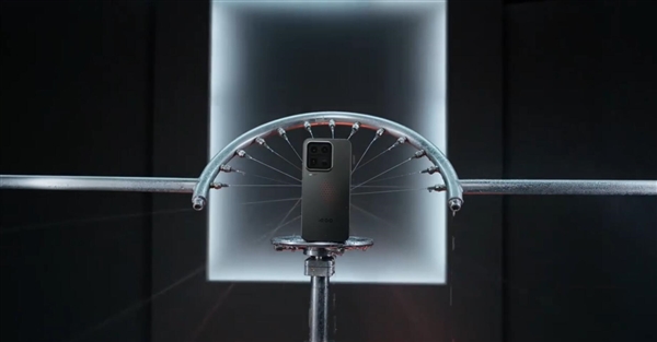 行业首款性能Ultra来了！iQOO 15 Ultra正式发布：4999元起