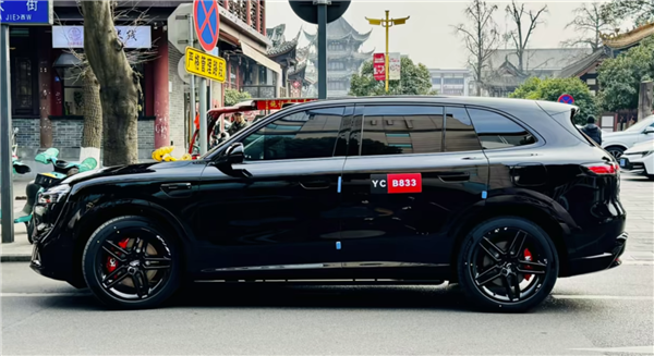 鸿蒙智行2026年大杀器！黑武士版问界M6实车曝光